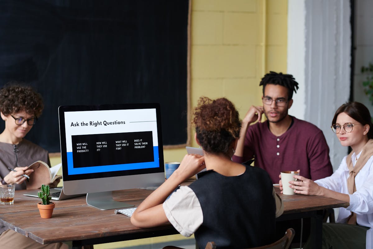 The 30-60-90 Discovery Structure: How to Pace Questions Across a 30-Minute Call