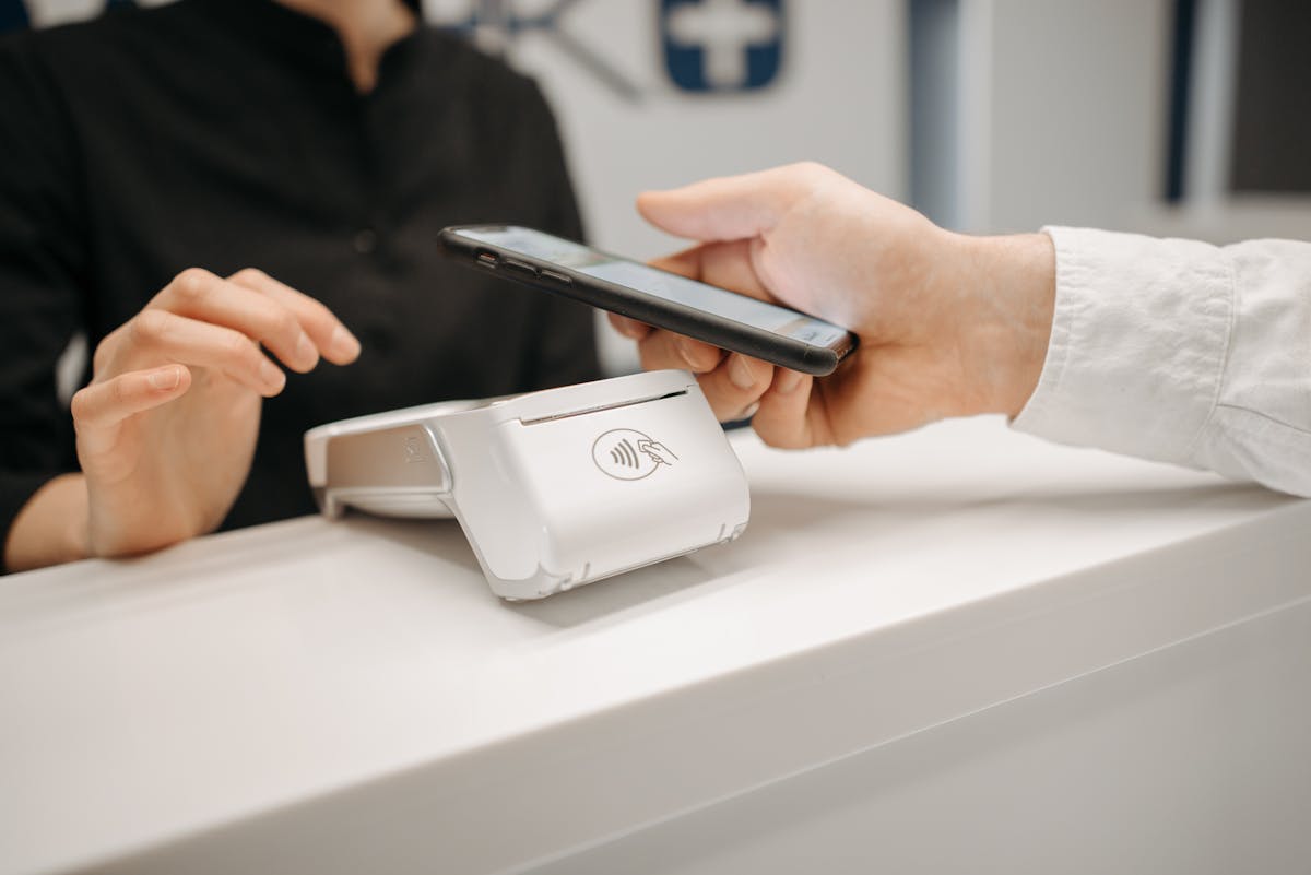 Invoice Payment Link vs Bank Transfer