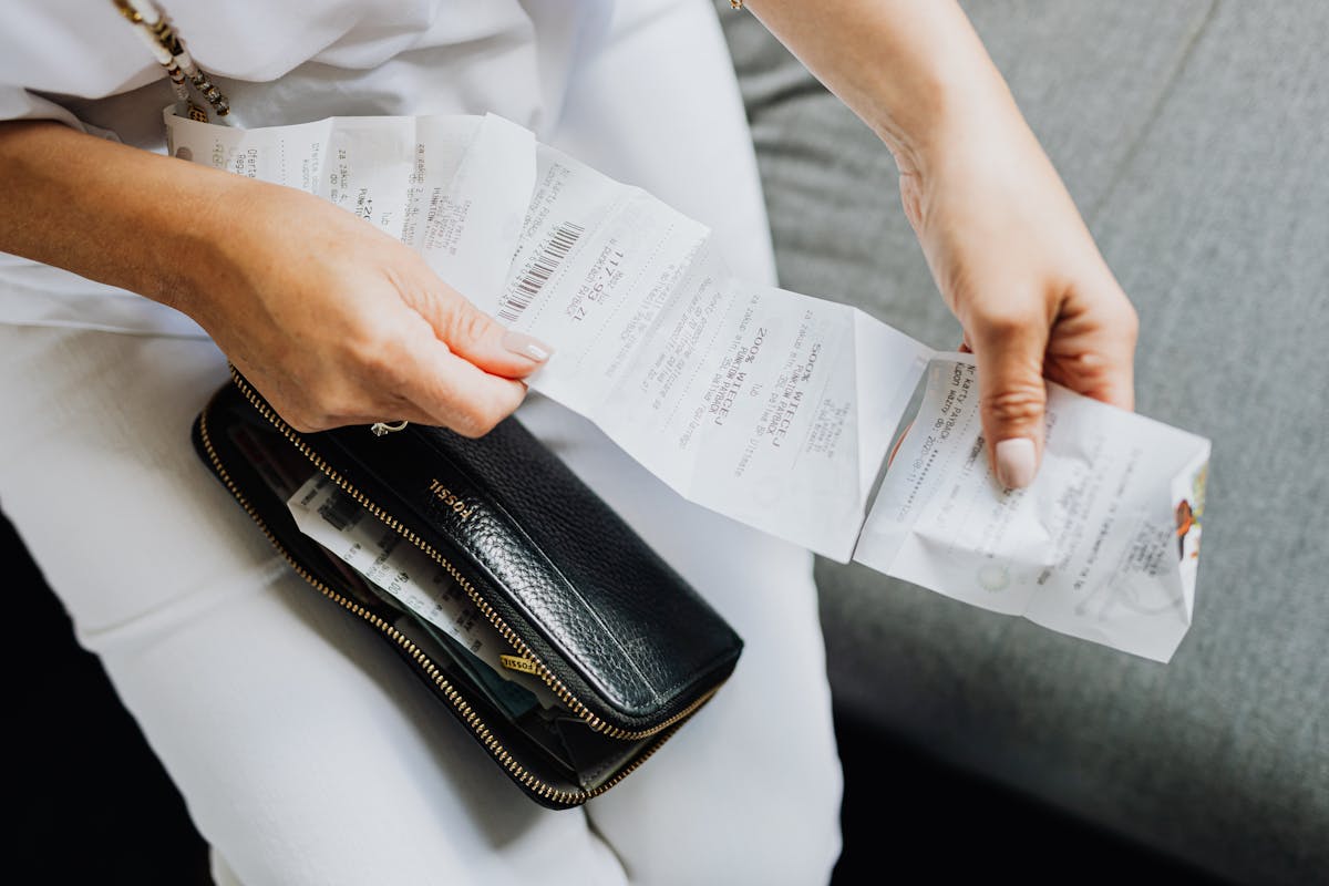 How to Write a Basic Invoice: The Minimum You Need