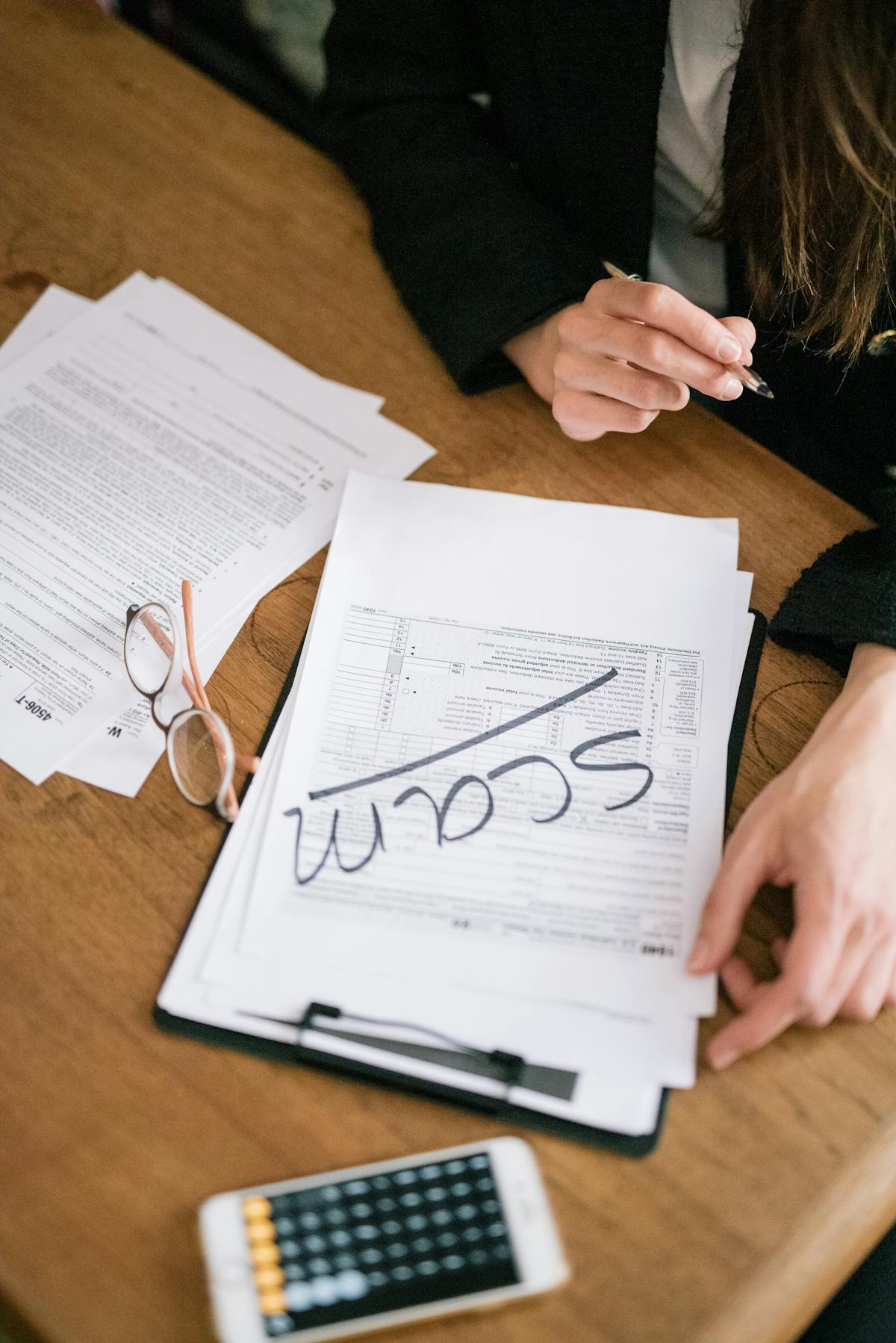 How to Write an Invoice on Paper (What You Must Include)
