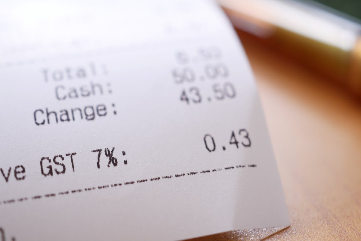 How Net 30 Works With Invoicing (And Why It Costs You)