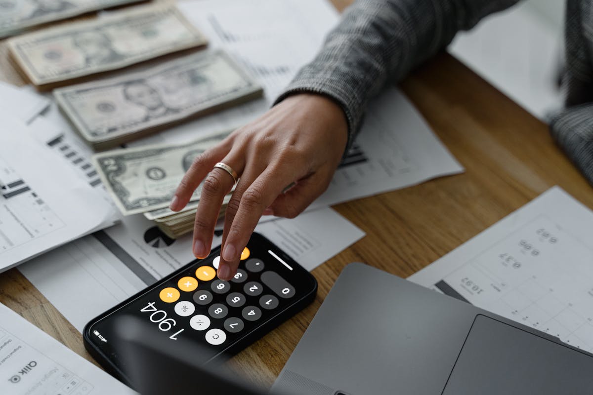 How to Write a Past Due Invoice Letter