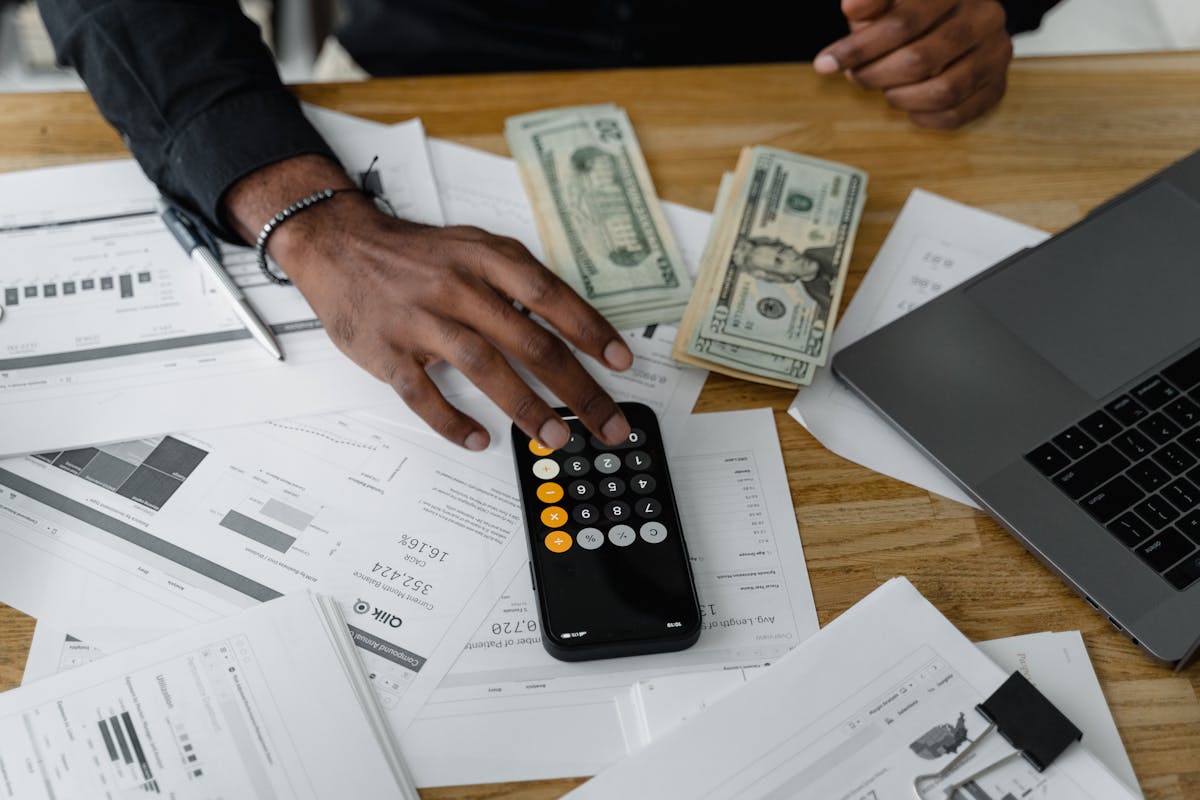 Example Email to Follow Up on an Unpaid Invoice (3 Templates)