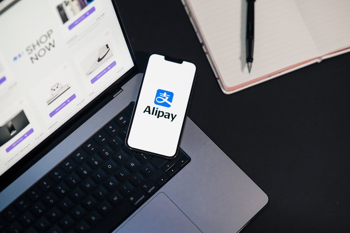 What AI Is Better Than ChatGPT for Freelancers?