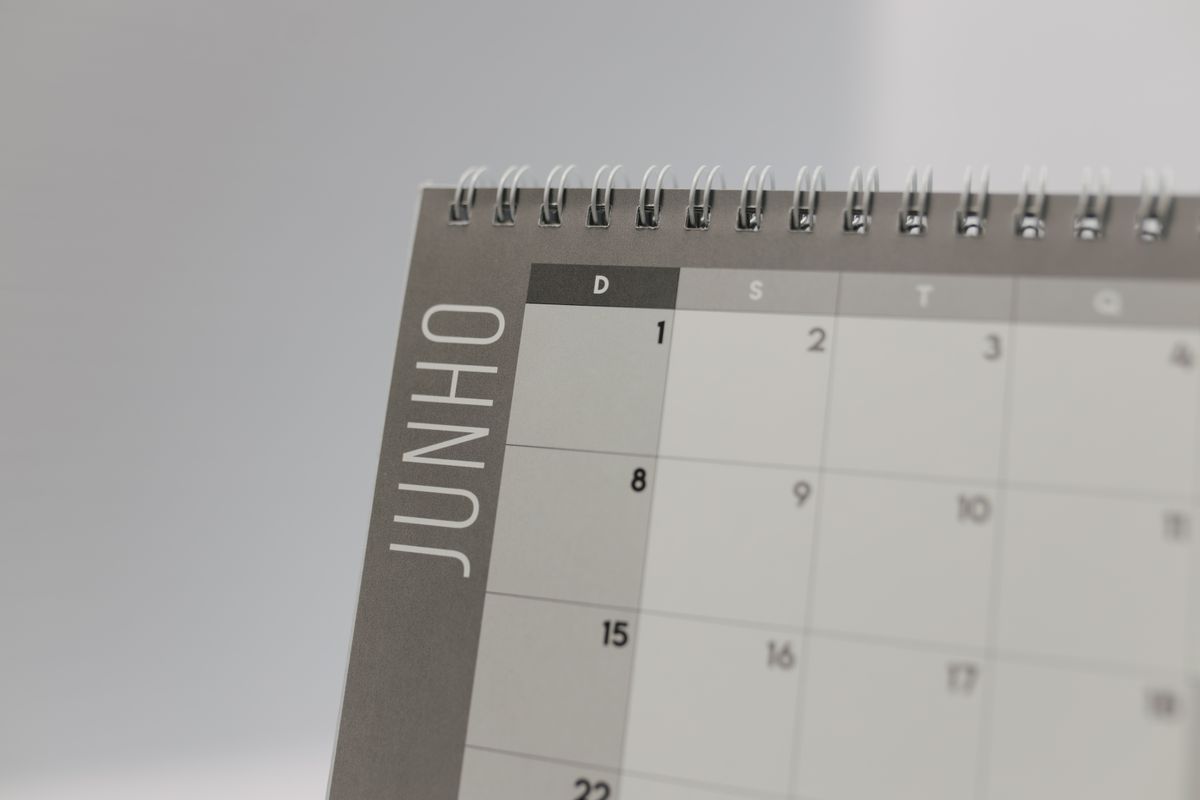 Desk calendar scheduling planner