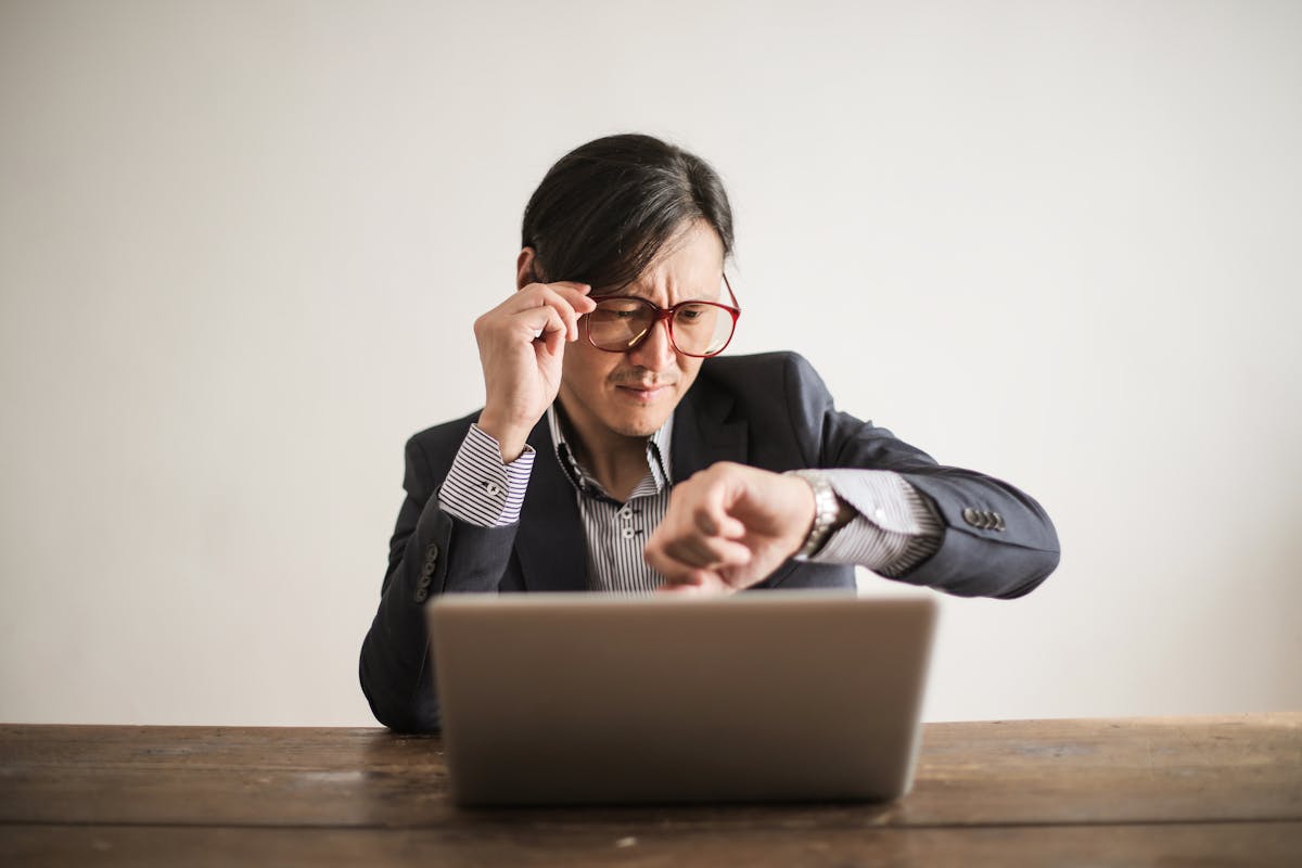 Themed Days for Freelancers: Cut Context-Switching Cost by 70%