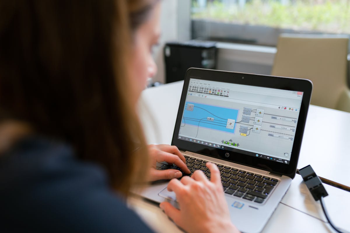Themed Days for Freelancers: Cut Context-Switching Cost by 70%