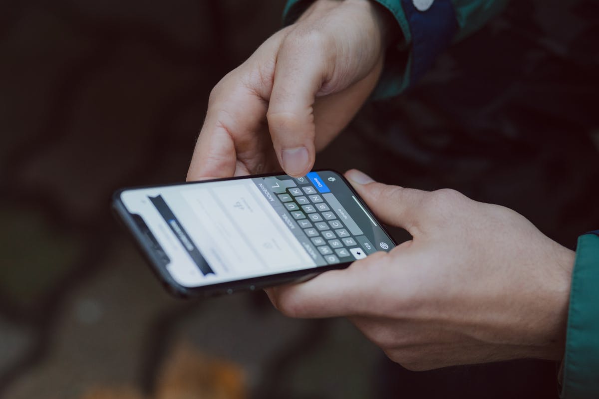 The "Pitch-Free Phone Call": A First-Touch Cold Call That Sets Up Email #1