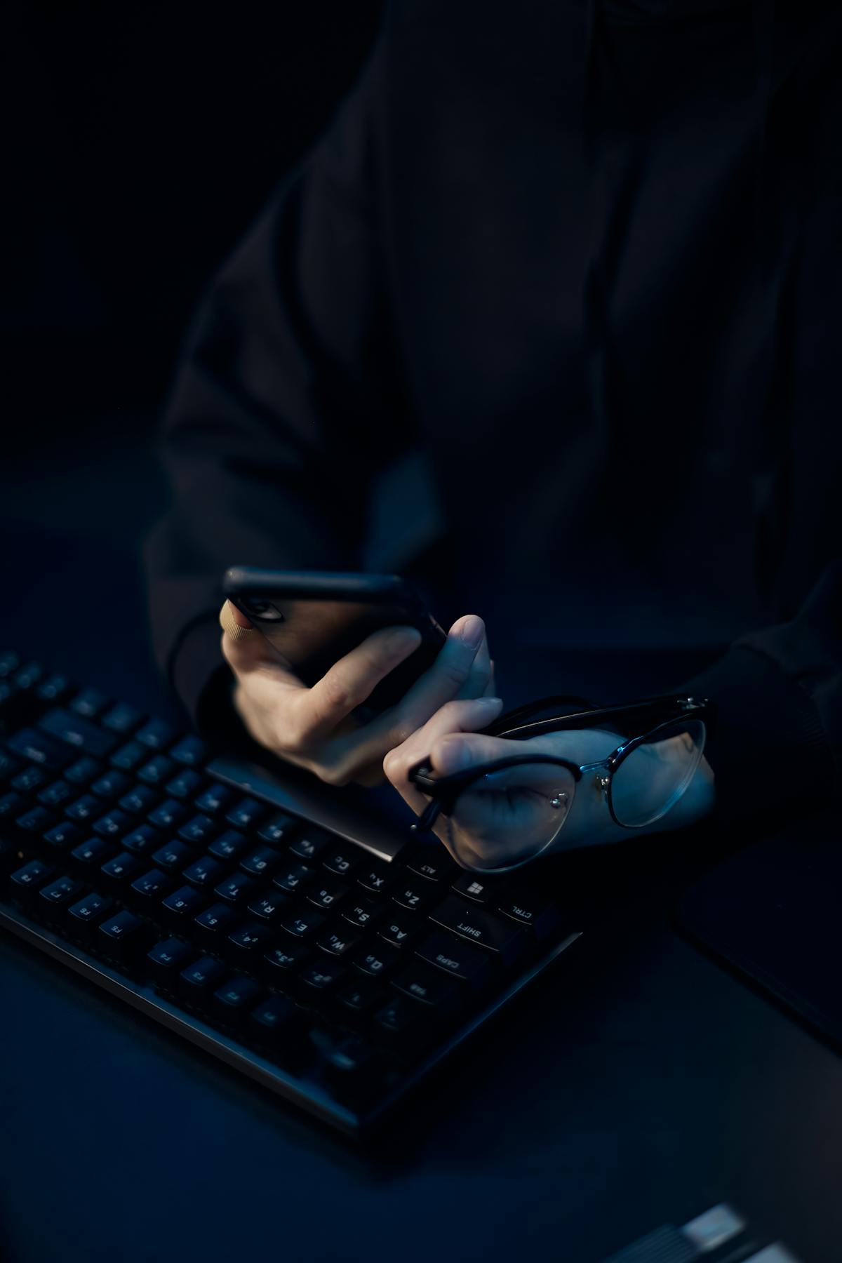 The "Reply Bait" First Line: 8 Sentences That Force a Yes-or-No Response