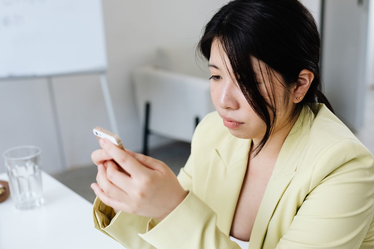 The "Wedge Email": A 50-Word Note That Splits Open a Stalled Account