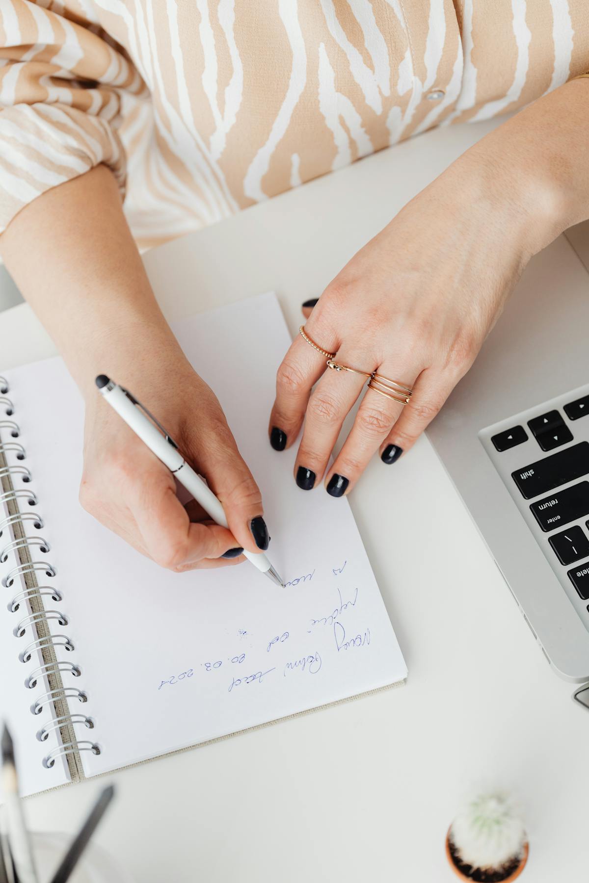 LinkedIn Voice Notes: When the 60-Second Audio DM Outperforms Every Written Message