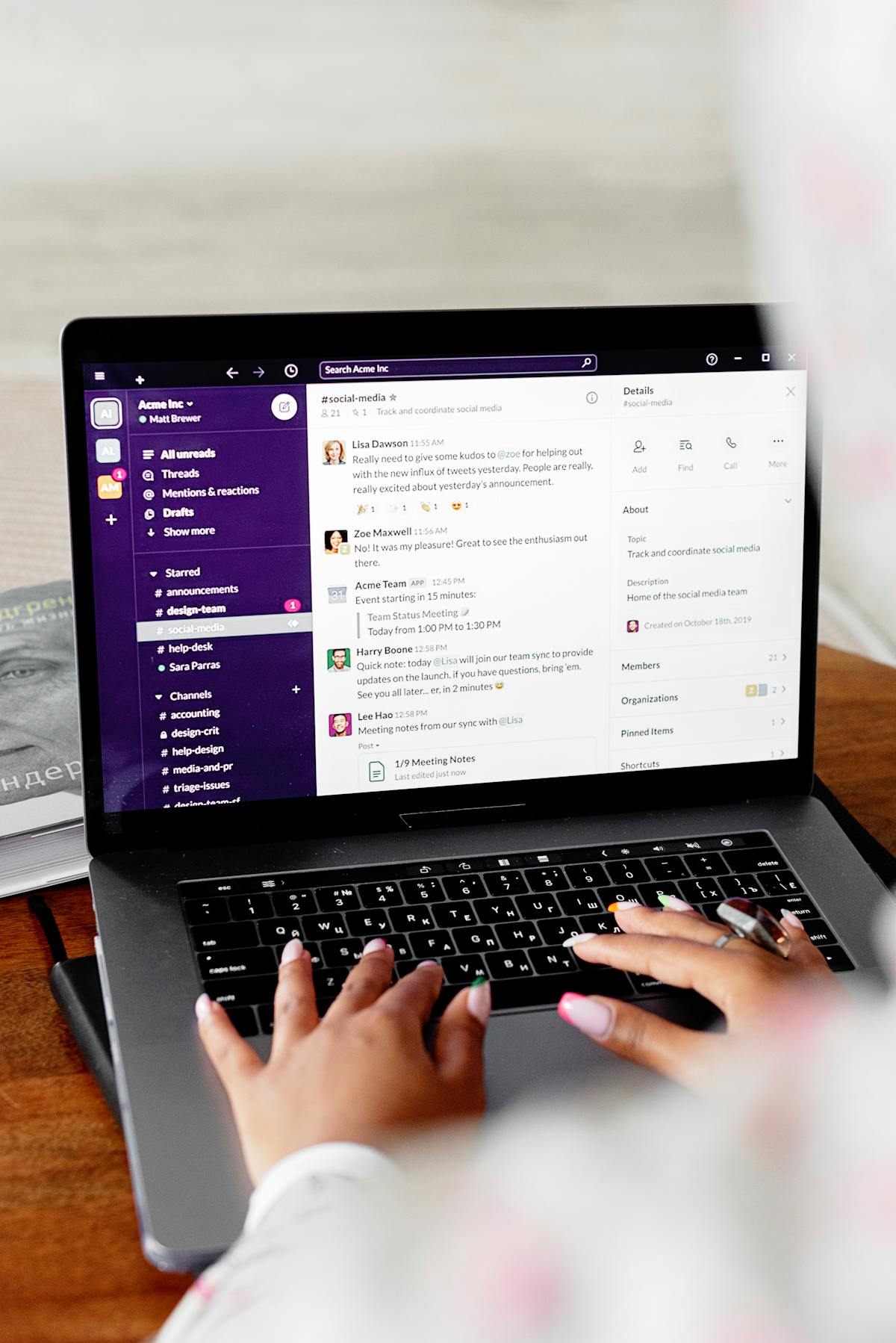 The "Quiet Cold Email" That Outperforms Loud Pitches: Lowercase, No Buzzwords, No CTA
