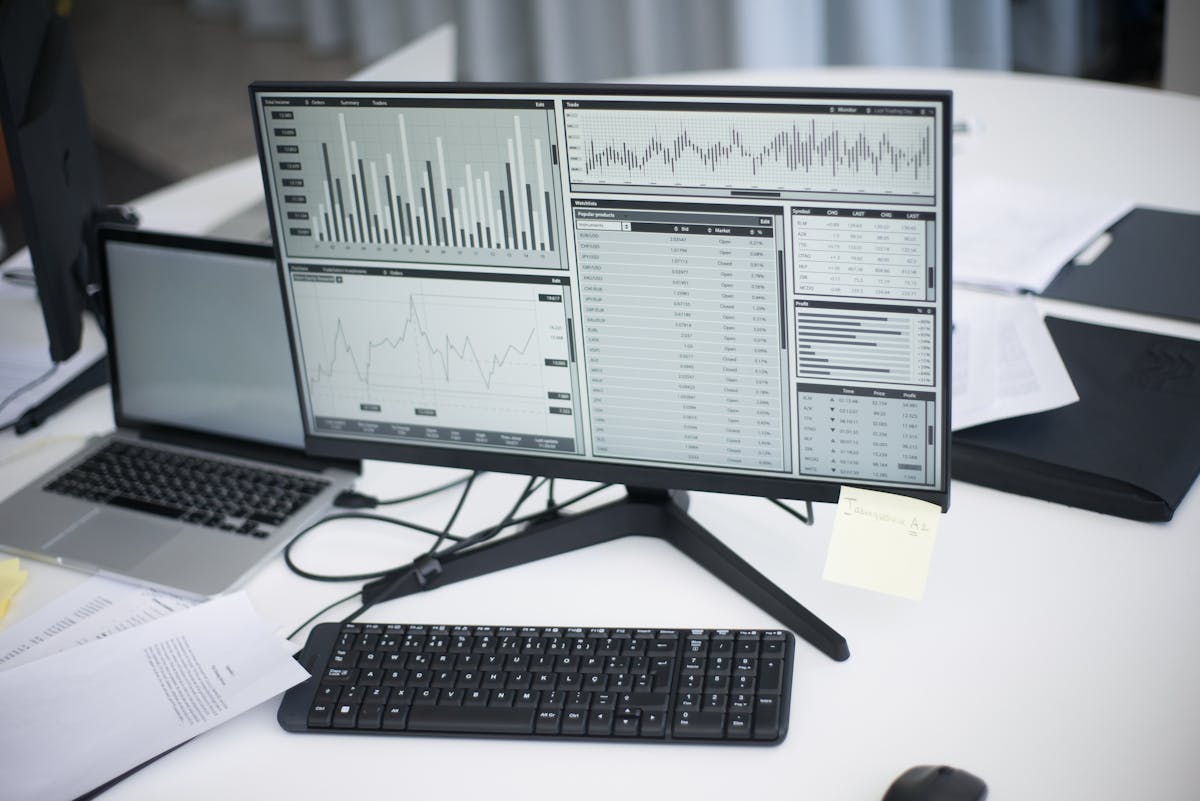 Sales Activity vs. Outcome: The 4-Metric Dashboard Every Freelancer Needs