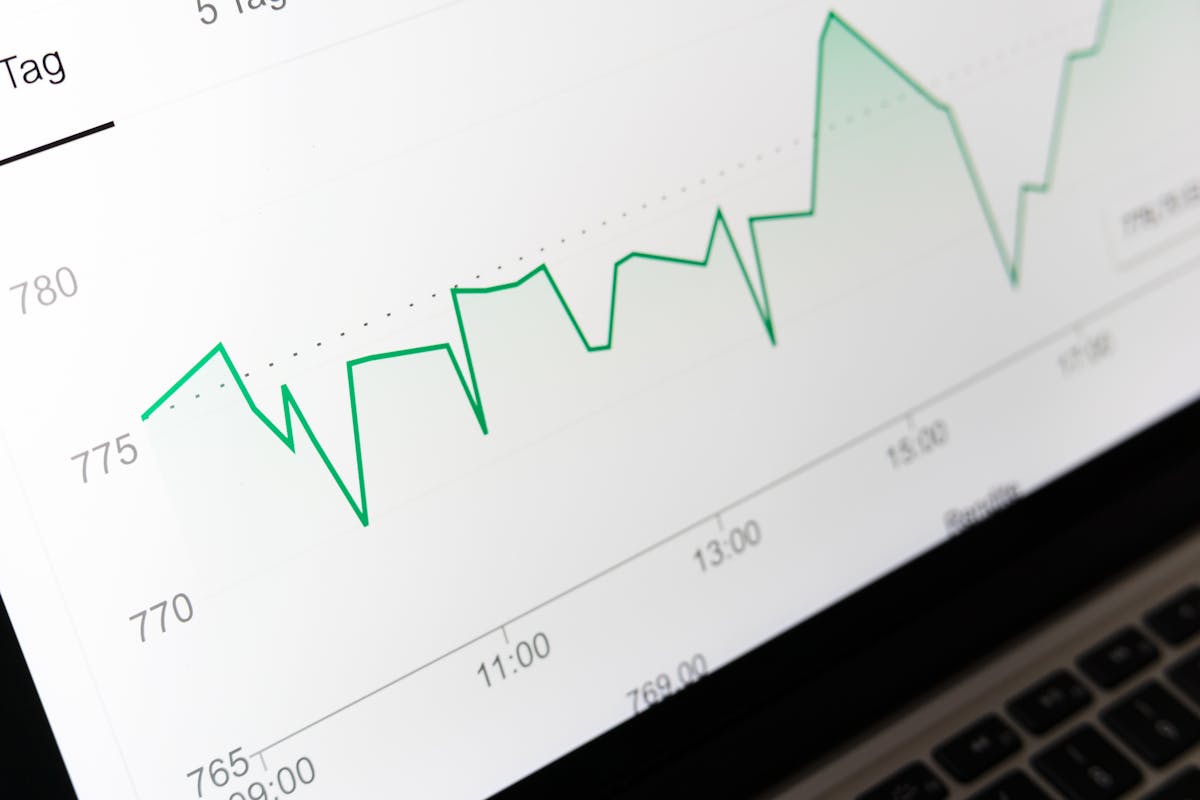 Deal Probability Scoring: Replace Gut Feel With a 6-Factor Score