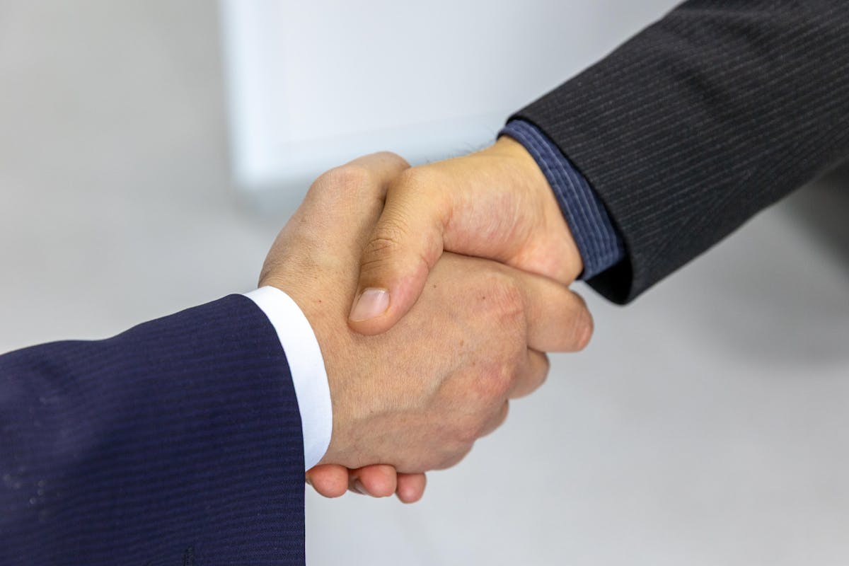 The Inbound-to-Outbound Loop: Turn Website Signals Into Closed Deals