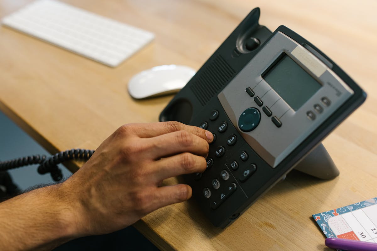 Voicemail Science: The 22-Second Message That Gets Callbacks From C-Level Buyers