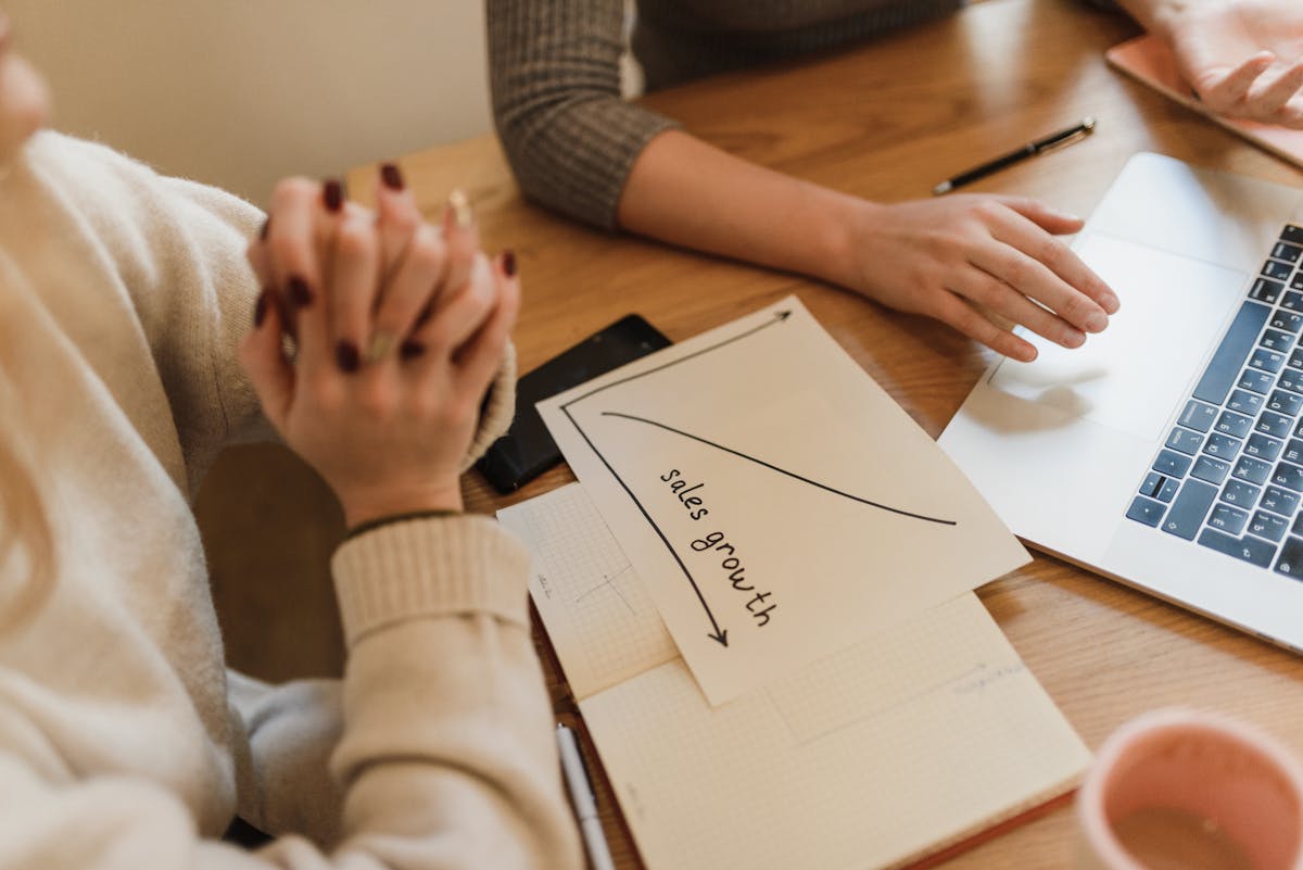 Multi-Threading: How to Reach 4 Stakeholders in One Account Without Sounding Spammy