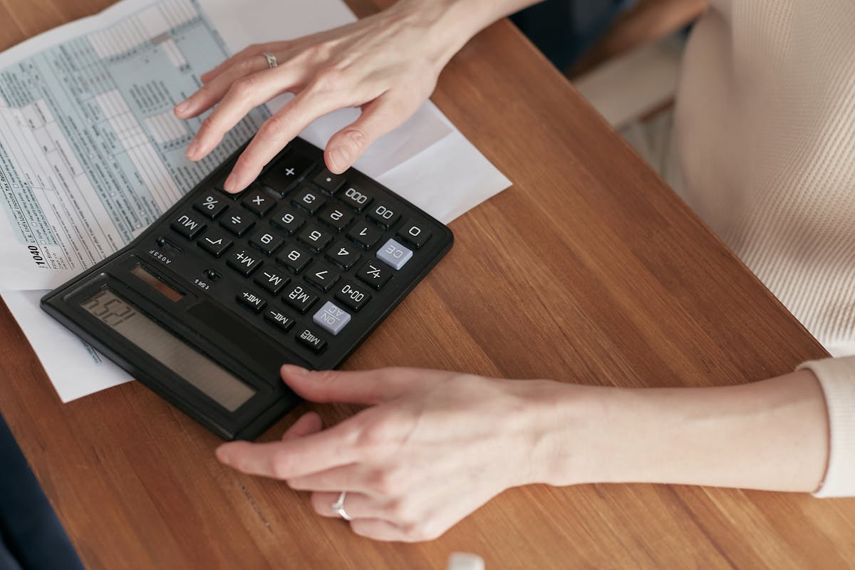 The 'Estimate vs Fixed Quote' Decision: When to Commit to a Number