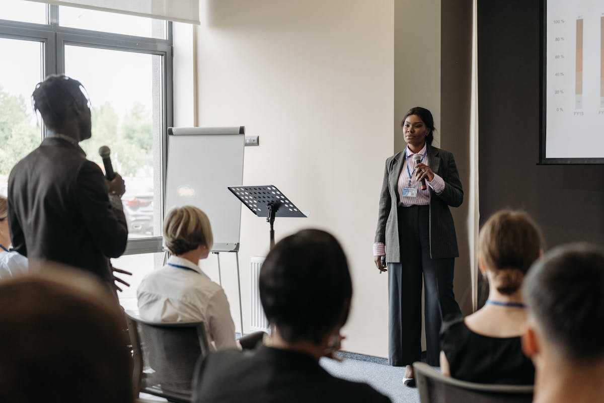 Salespsych confident presenter audience business