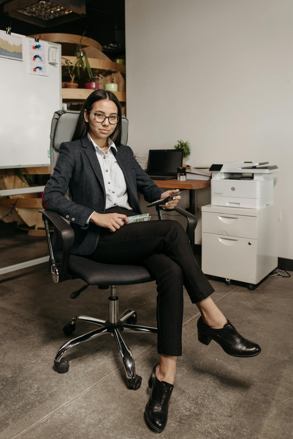 When to Hire Your First Employee as a Freelancer (The Math No One Shows You)