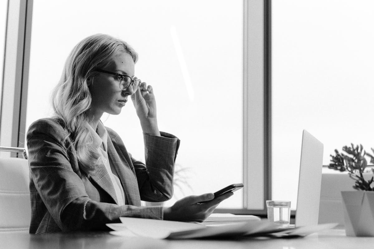 Business woman office laptop confident