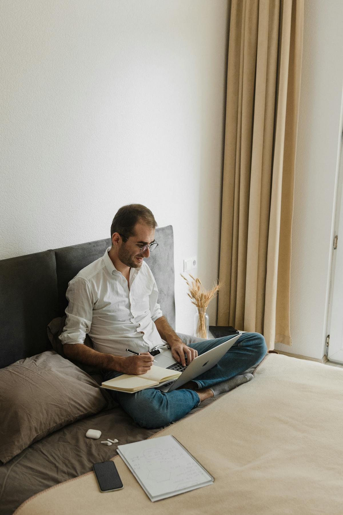 How to Get Freelance Clients Online: 8 Methods That Work