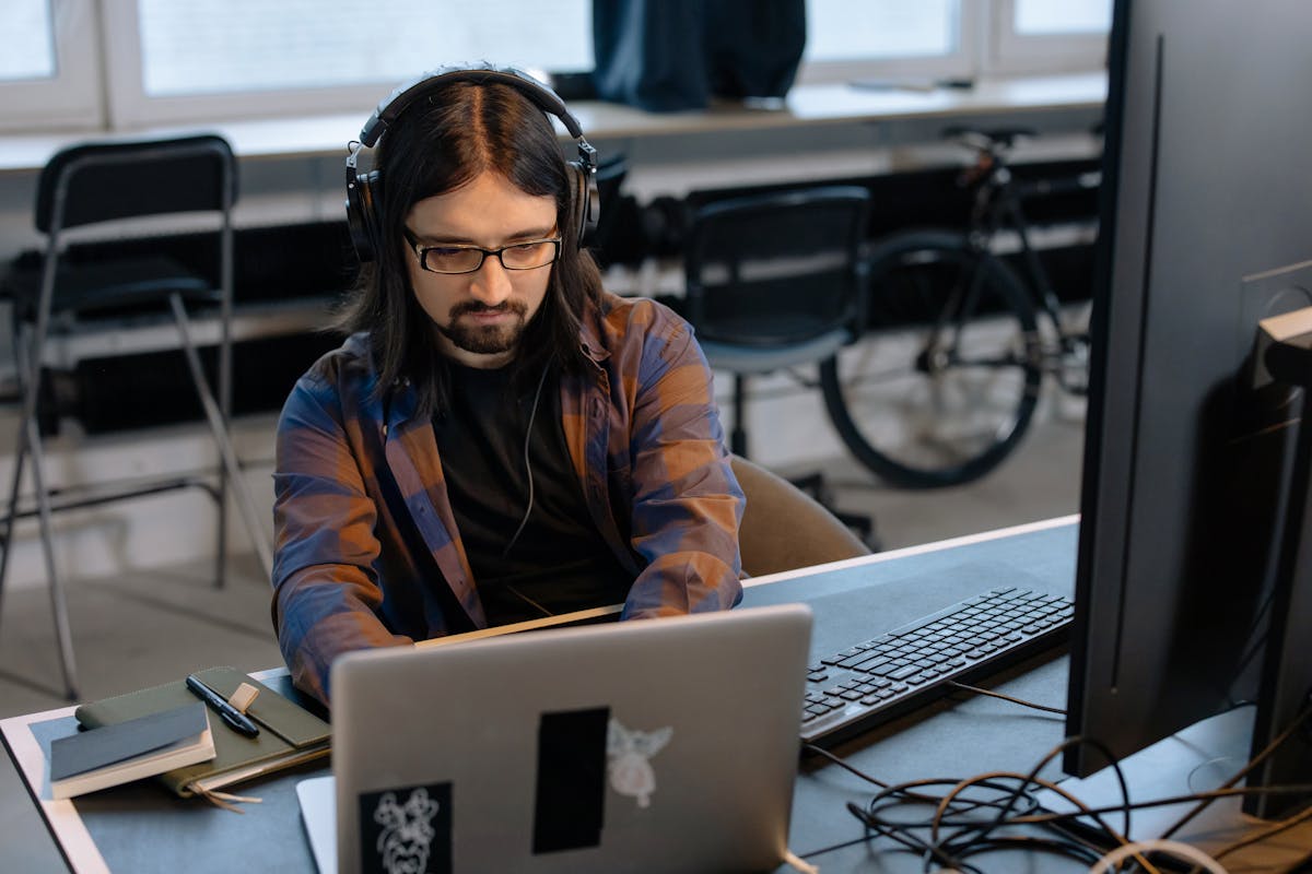 How Freelancers Turn Their Expertise Into a Course (Without Spending 6 Months on It)