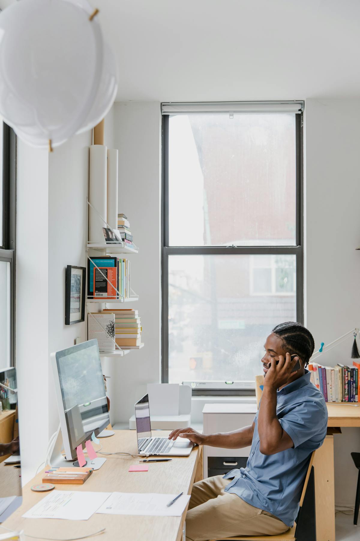 What Is a Freelance Sales Representative? (Roles, Pay, and How to Start)