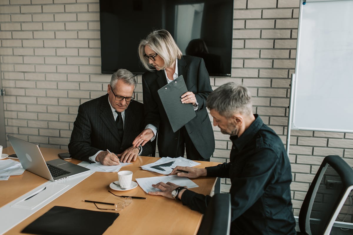 Should Freelancers Use a Client Portal? Pros and Cons