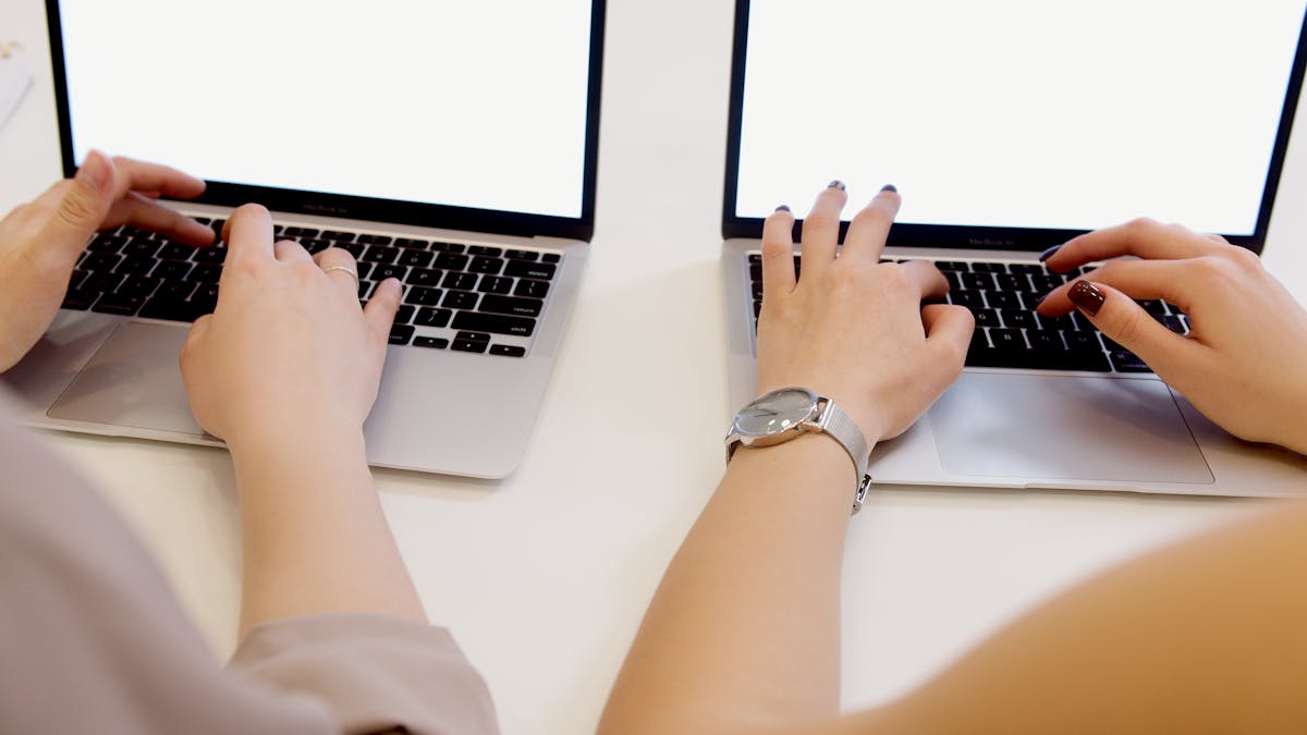 Comparing software on laptops