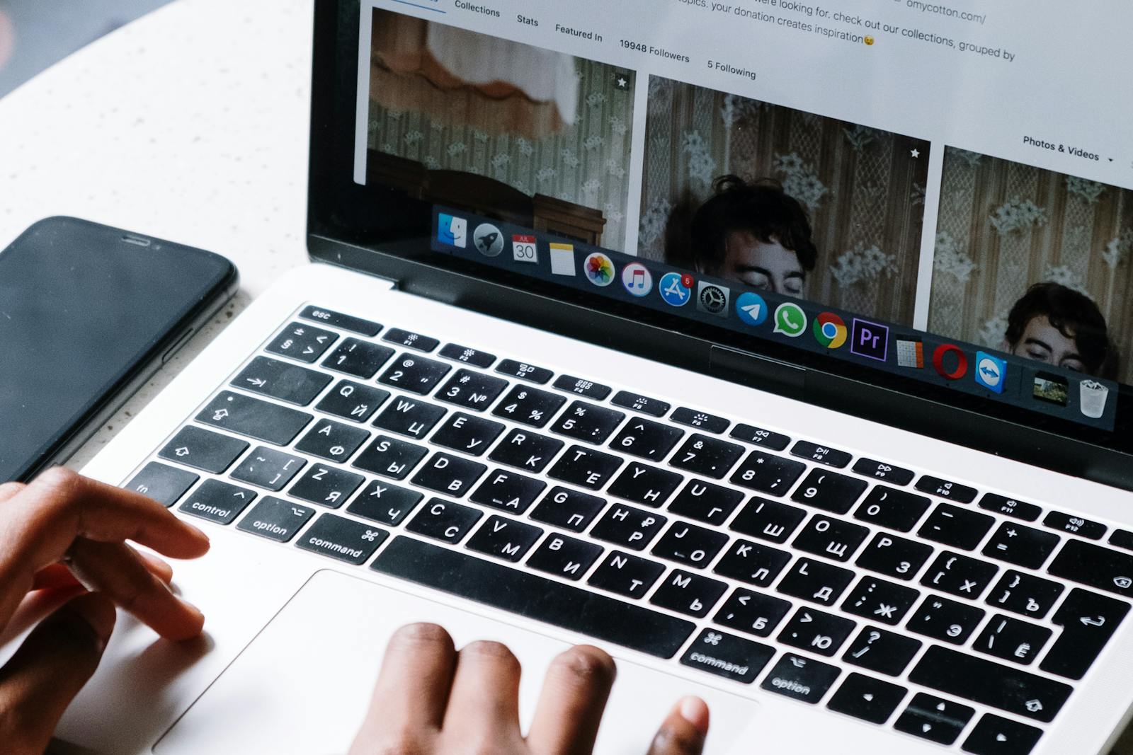 Cómo Escribir una Propuesta en Upwork que Gana Proyectos (2026)